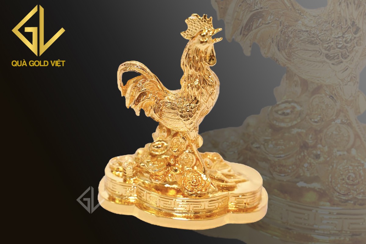 Linh vật gà mạ vàng